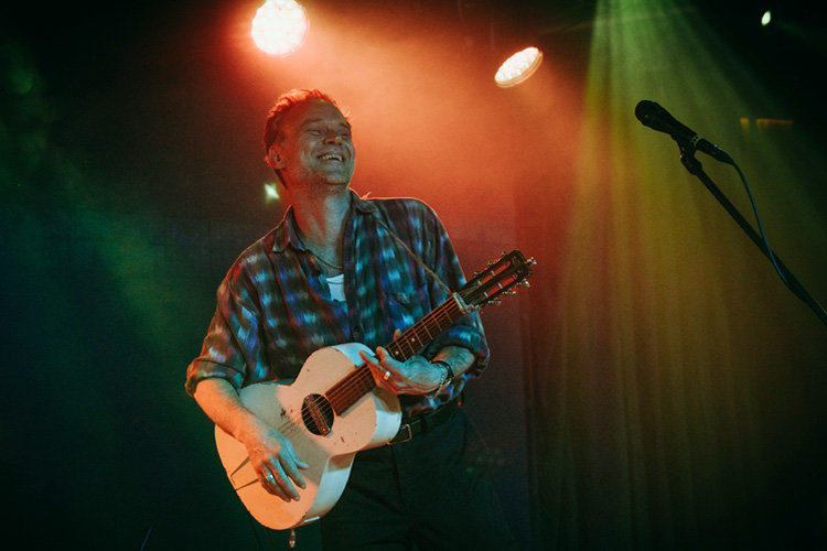 Mucho más que 'Tuyo'