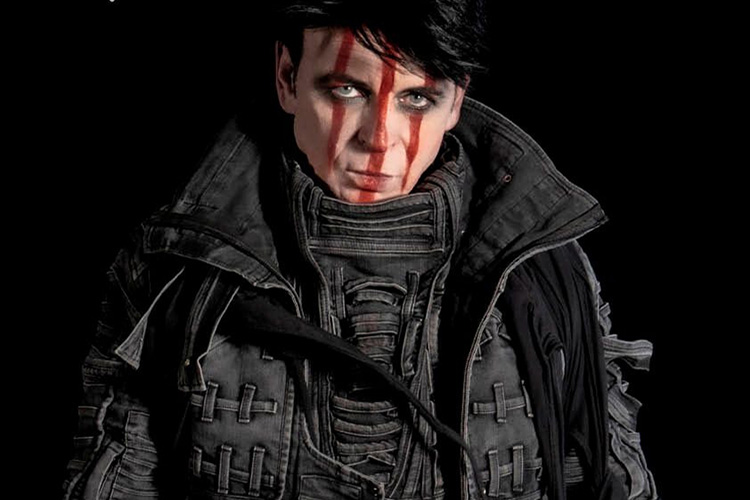 “El ser humano es uno de los raros errores de la naturaleza”