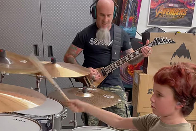 El hijo de once años Scott Ian (Anthrax) publicará disco con Honeybee