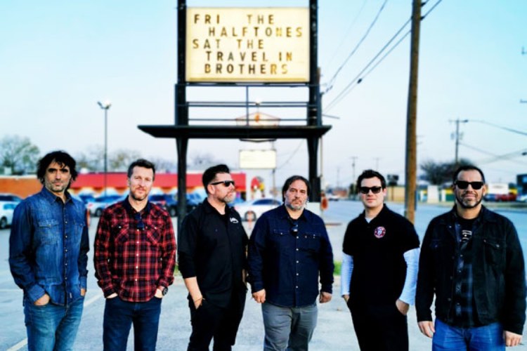 “Cada vez somos mejores músicos, por eso en cada disco vamos un paso más allá”