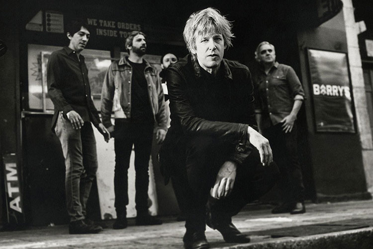 Spoon versionan “I Can’t Give Everything Away” de David Bowie