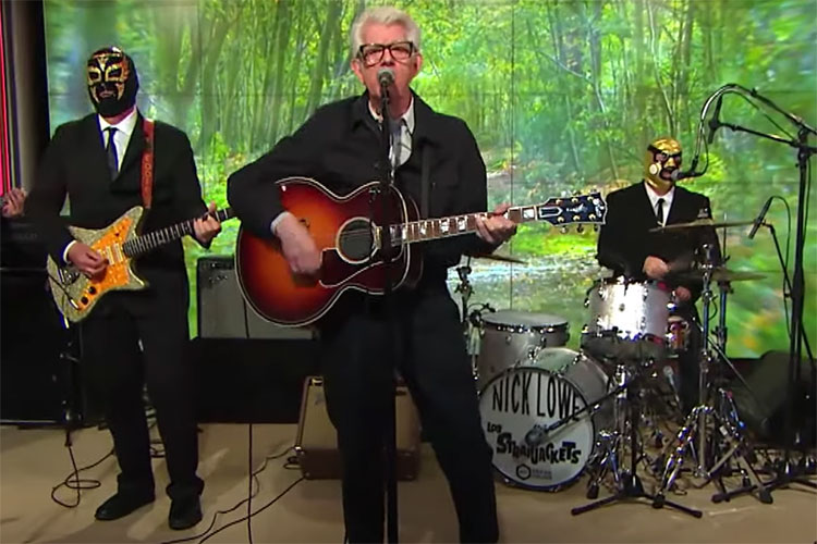 Nick Lowe actuará en España respaldado por Los Straitjackets