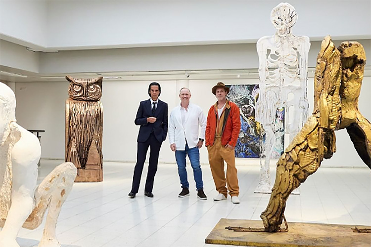 Brad Pitt y Nick Cave comparten exposición de cerámica
