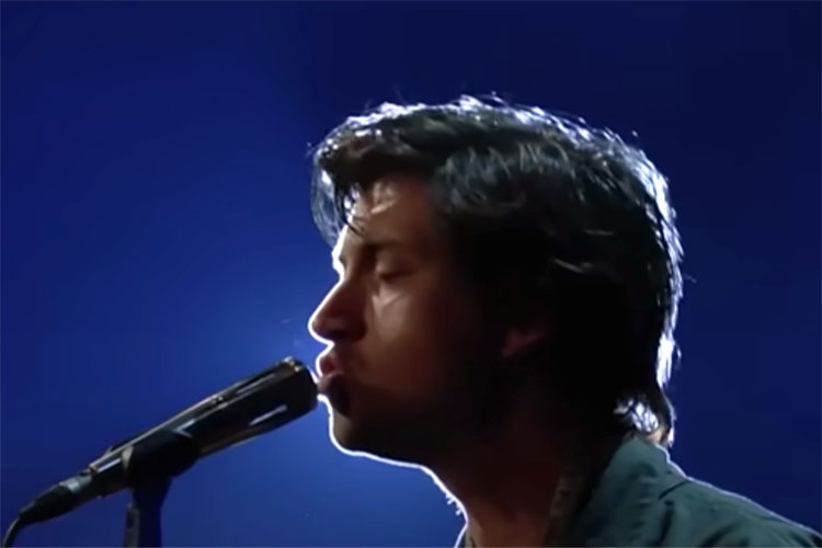 Arctic Monkeys interpretan “Body Paint” en la televisión alemana
