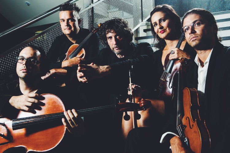 Neil Gaiman y FourPlay String Quartet se unen para "Signs of Life"