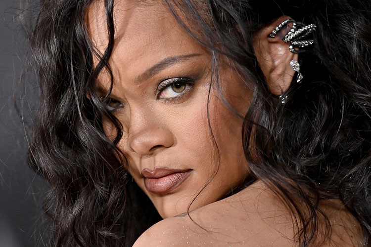 "Lift Me Up", así suena lo nuevo de Rihanna después de seis años