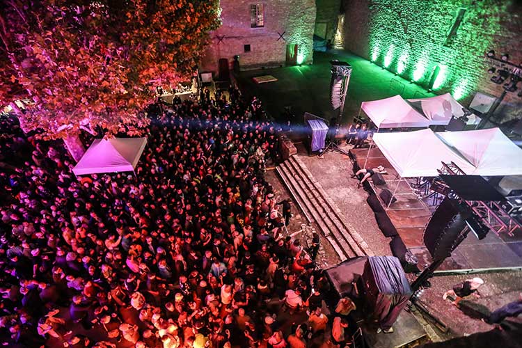 La familia Weatherallista vuelve a bailar