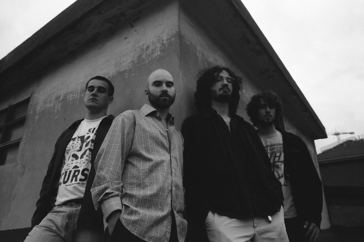 “Las canciones de desamor son un reconocimiento de las meteduras de pata”