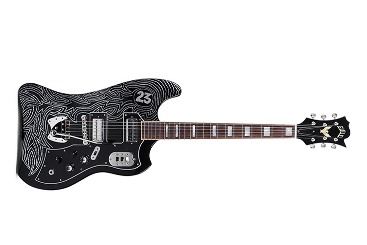 Subastada la guitarra de Robert Smith (The Cure) por 35.000 libras