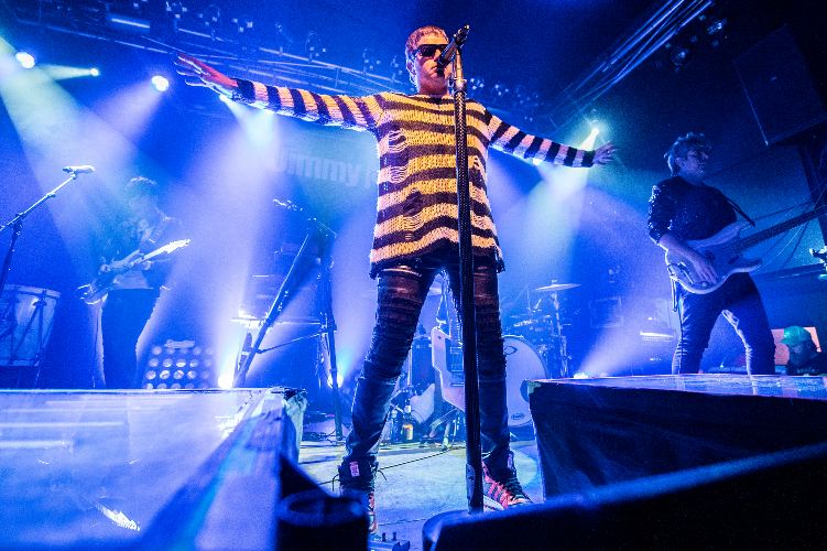 Sueña rápido, vive deprisa