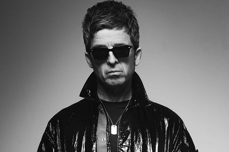 Noel Gallagher comparte el remix de Robert Smith de “Pretty Boy”