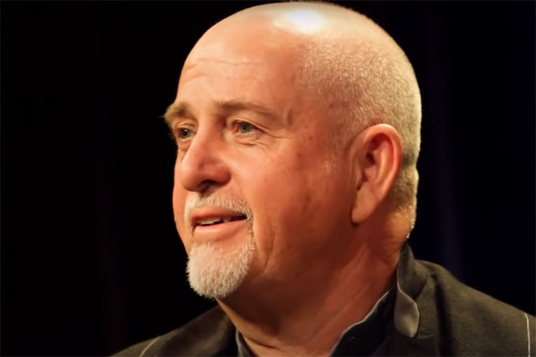 Peter Gabriel regresa tras siete años con “Panopticom”