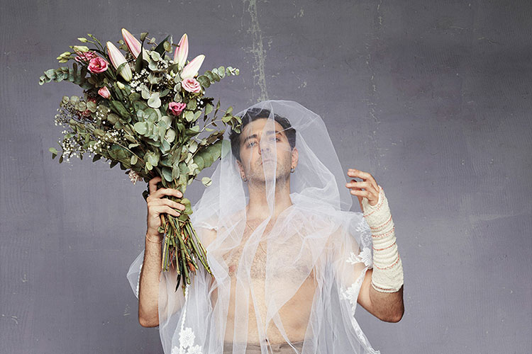 “Me siento identificado con Billie Eilish, salvando las enormes distancias”