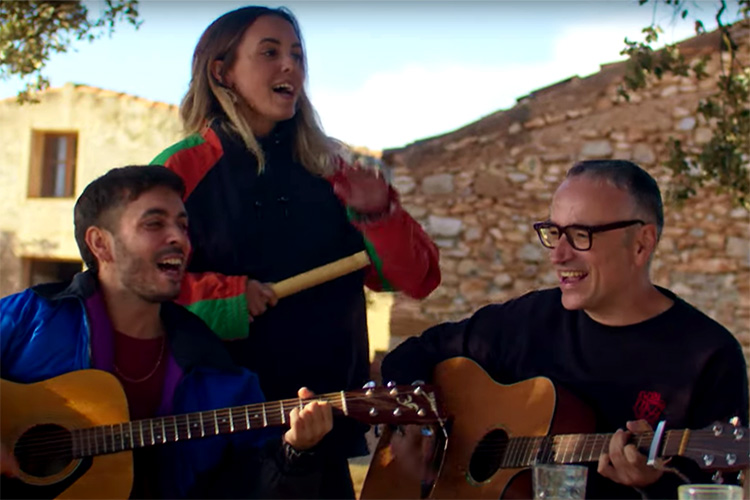 Xavi Sarrià y Ginestà reinterpretan la canción “Un foc que creix”