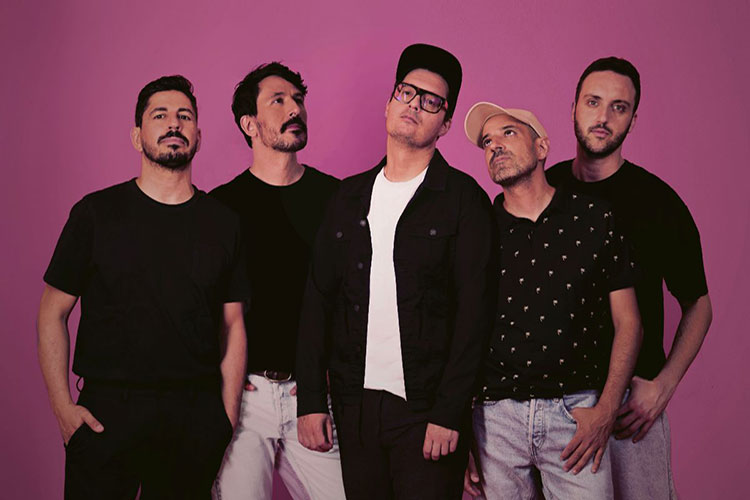 Hola Chica apuestan por el castellano en “Berlín”