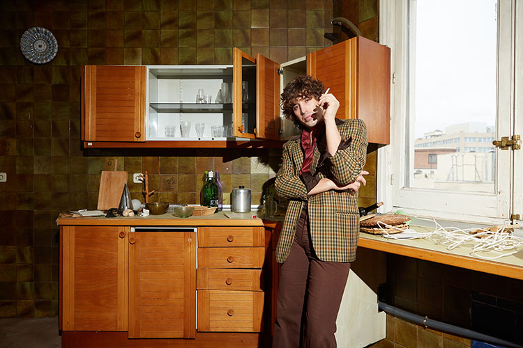 Estrenamos “De puta madre”, nuevo videoclip de Maximiliano Calvo