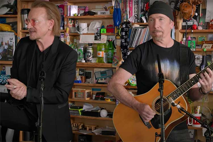 Bono y The Edge protagonizan un Tiny Desk acústico
