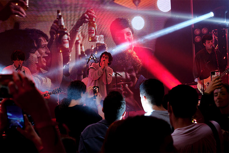 Carolina Durante versionan “Marta, Sebas, Guille y los demás” de Amaral