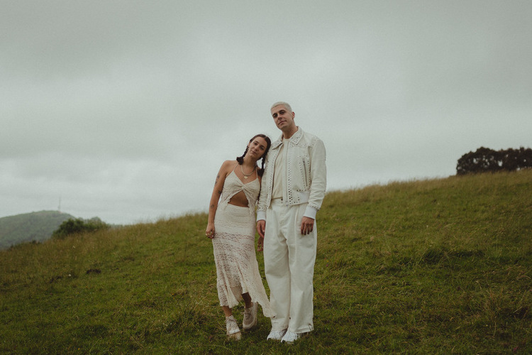 Zetak versiona a Blaumut con la ayuda de Suu