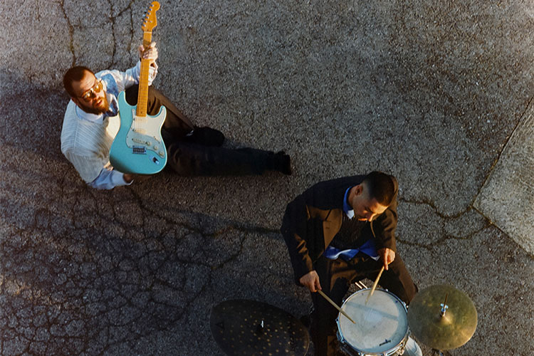 Blanco Palamera buscan la balada del futuro en “Delicado”