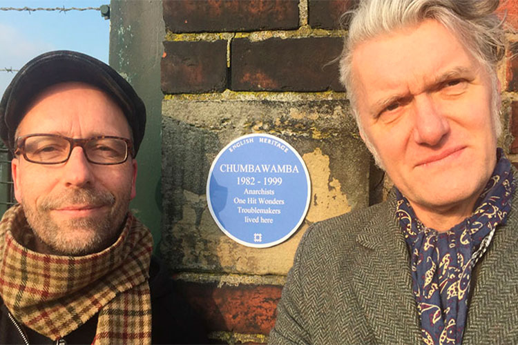 Chumbawamba exigen a Desokupa dejar de usar “Tubthumping”