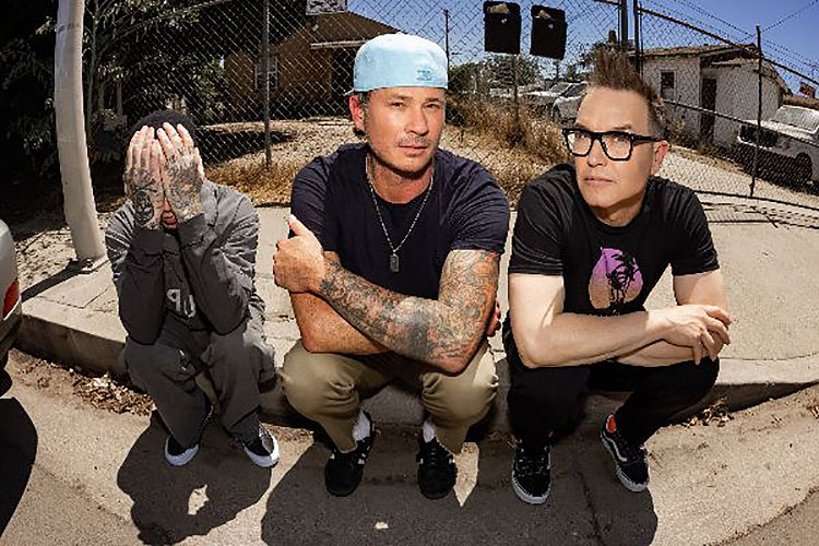Blink-182 avanzan single y entrevista con Zane Lowe