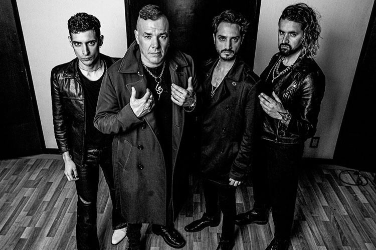 "Nuestro público huele a espíritu adolescente"