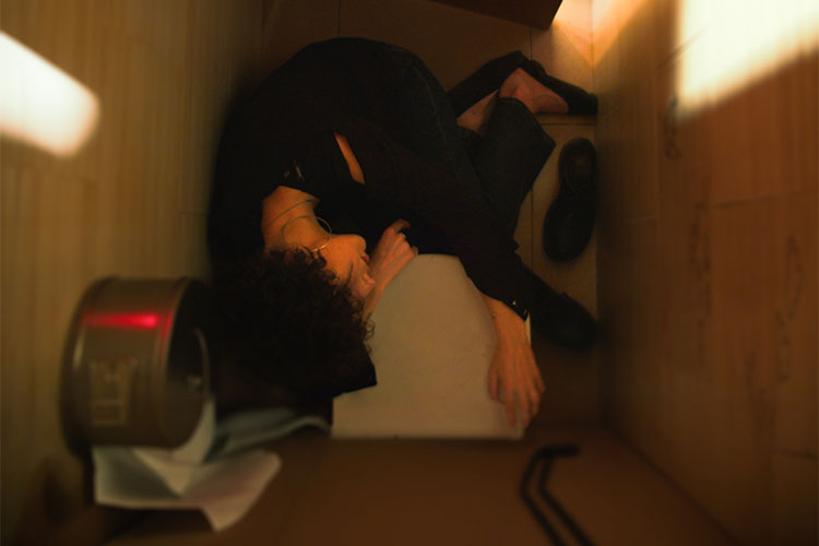 Estrenamos el clip “Ya no queda nada para curar” de Paula Valls