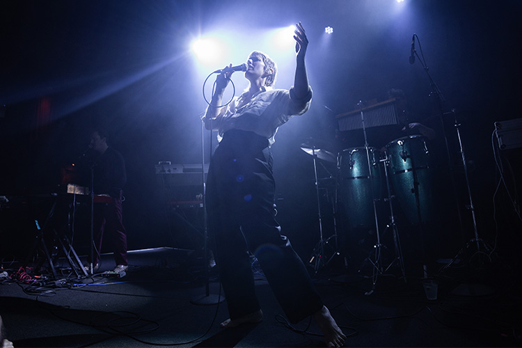 U.S. Girls comparte “Lives”, un inesperado disco en directo