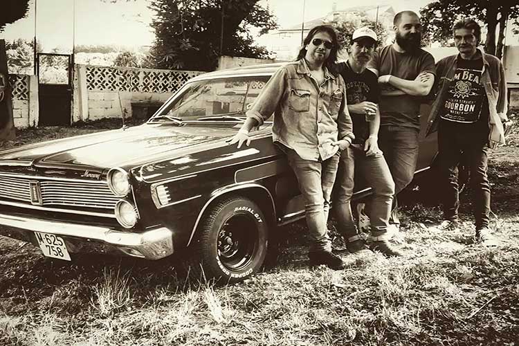 Greasy Belly y Leticia Rey estrenan videoclip navideño