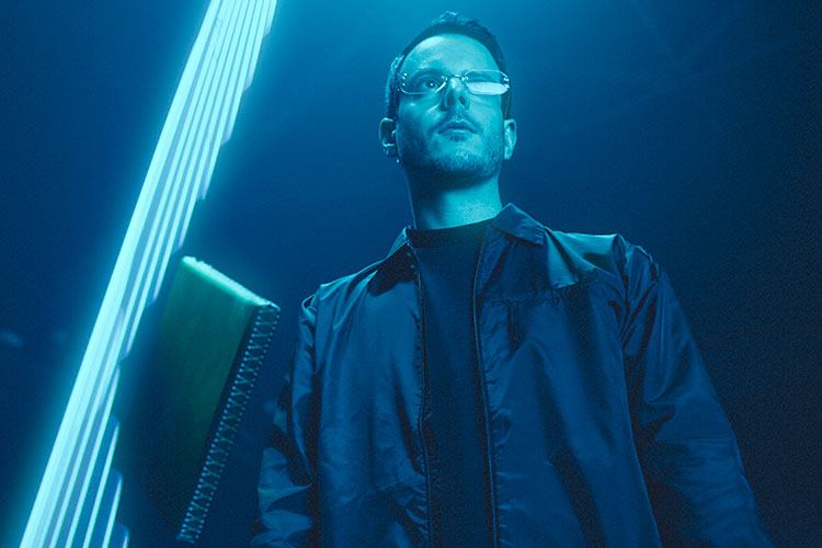 Baiuca más electrónico que nunca en “PAEQB”