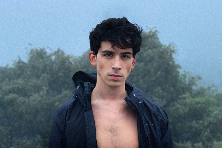 caracazador presenta “CASAMURADA” y ficha por G.O.Z.Z.