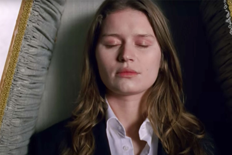 girl in red vuelve cargada de melodía y energía en “Too Much”