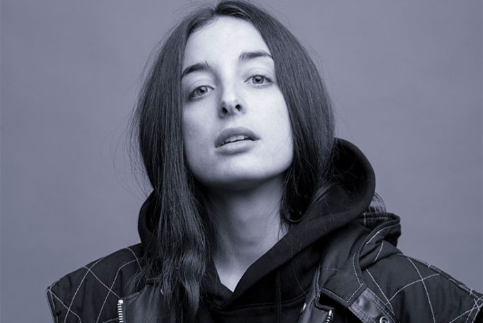 Sandra Delaporte abre su corazón en su primer libro, “Del barro al poema”