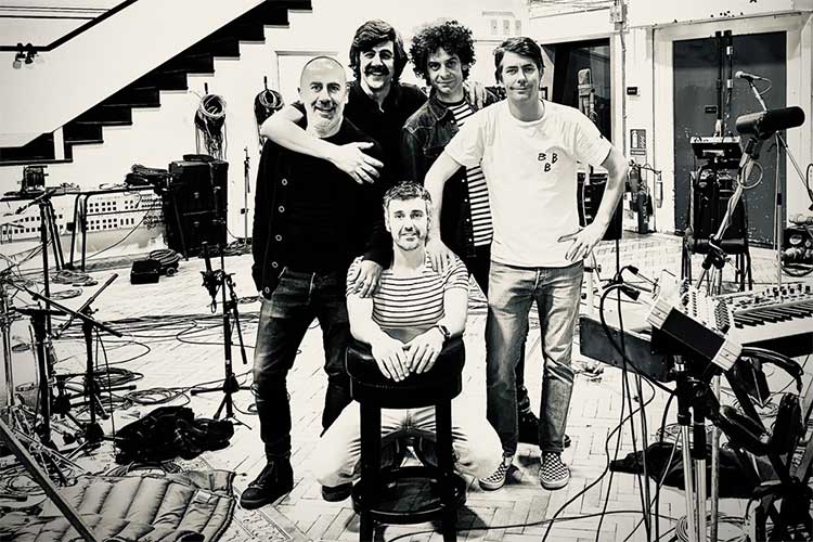 ISIUS viajan a “Peñíscola” en su nueva canción