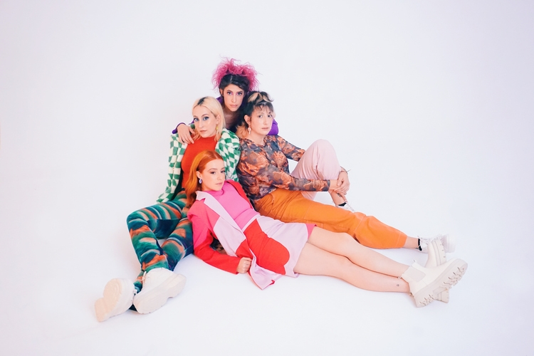 Ginebras versionan “Hoy puede ser un gran día” de Serrat