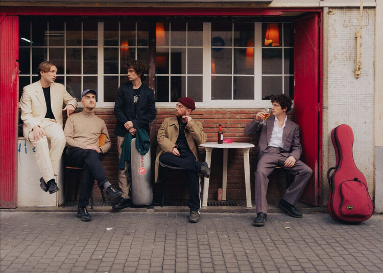 Habla de mi en presente le cantan a Madrid en su nuevo single