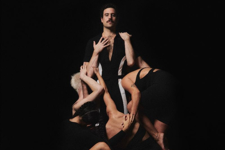 BOYE publica su álbum “A DÓNDE VAIS?” y el clip de “Mochilas”