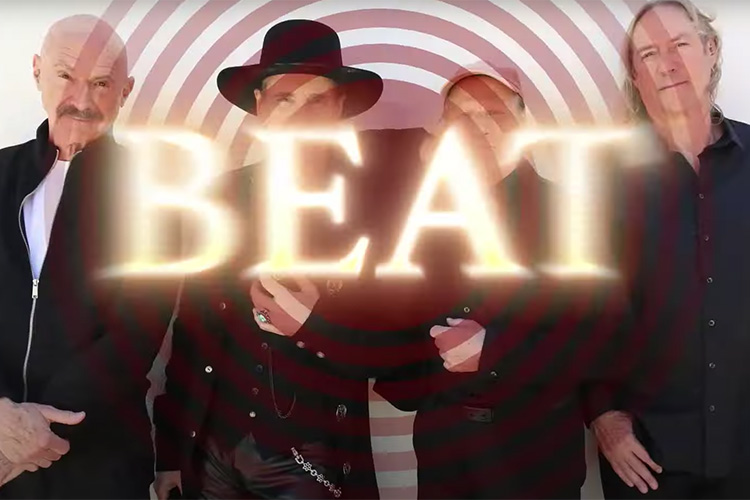 Beat, supergrupo con Adrian Belew, Tony Levin, Steve Vai y Danny Carey