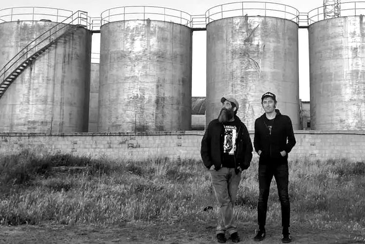 “Las letras funcionan como protesta gruñona hacia lo contemporáneo”