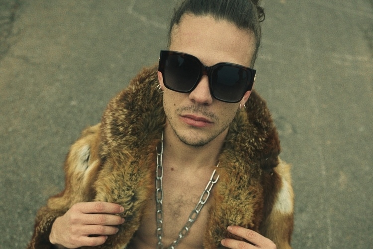 Estrenamos el clip de “Xampany i Caviar” de AION