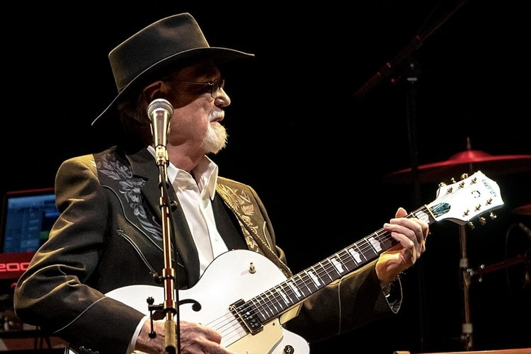 Fallece el influyente guitarrista Duane Eddy