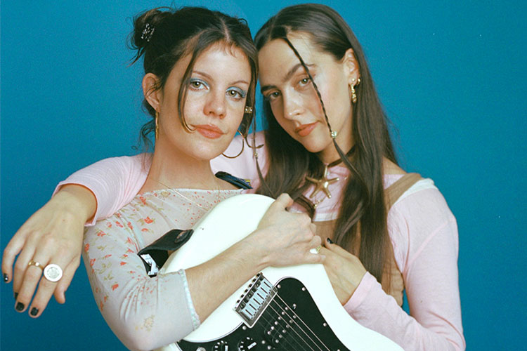 Hinds publican nuevo single con Beck como invitado de lujo