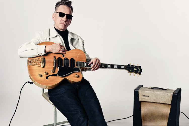 Richard Hawley is inspired by the sixties in “Prism In Jeans”
