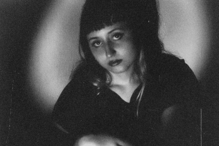 “como una foto”, primer tema del EP de julia amor