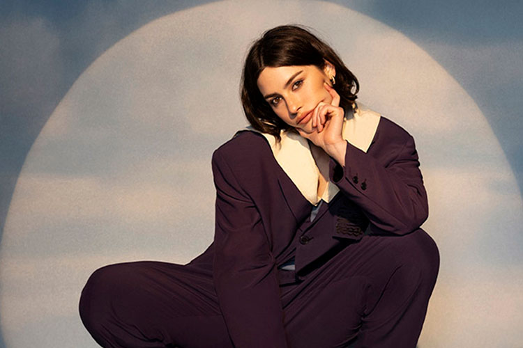 Gracie Abrams, Bon Iver y Aaron Dessner graban un villancico juntos