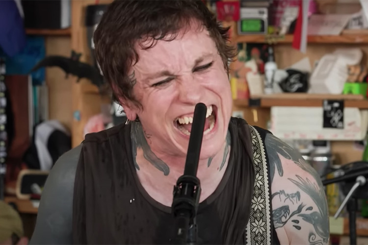Laura Jane Grace protagoniza Tiny Desk con su nueva banda