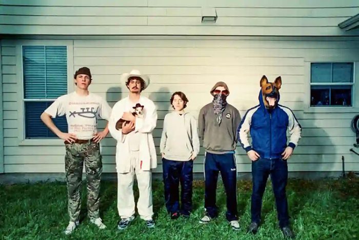 Fat Dog miran a los ochenta con “Go F*** Yourself”