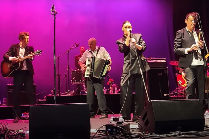 Good Charlotte versionan “Fairytale Of New York” de The Pogues