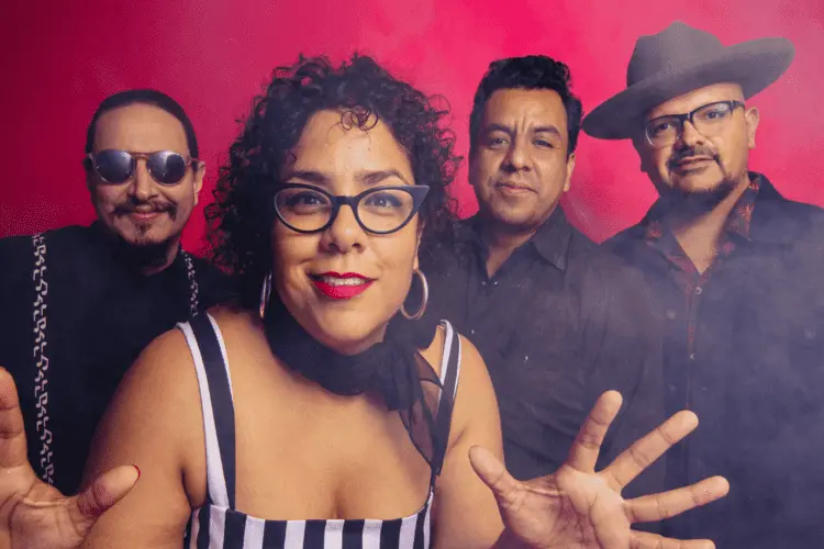 La Santa Cecilia nos visitarán con su fusión de géneros en octubre